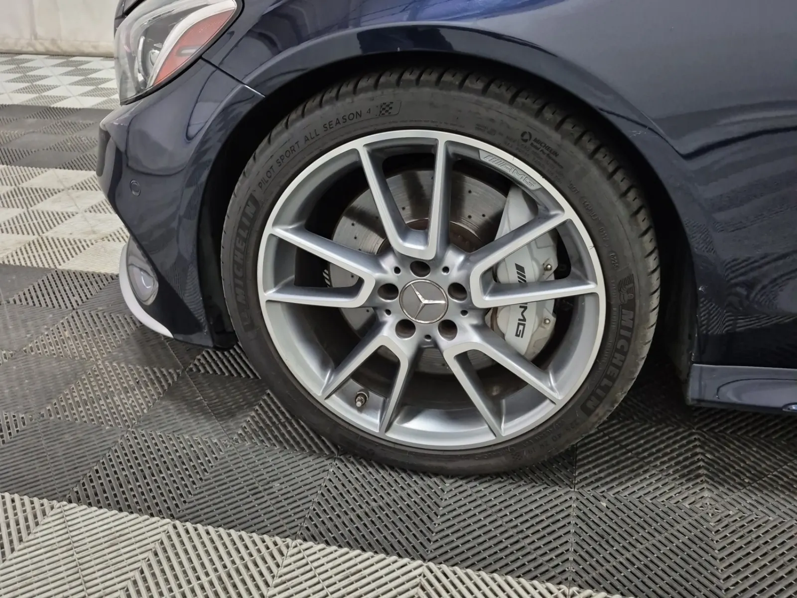Front driver wheel/tire photo