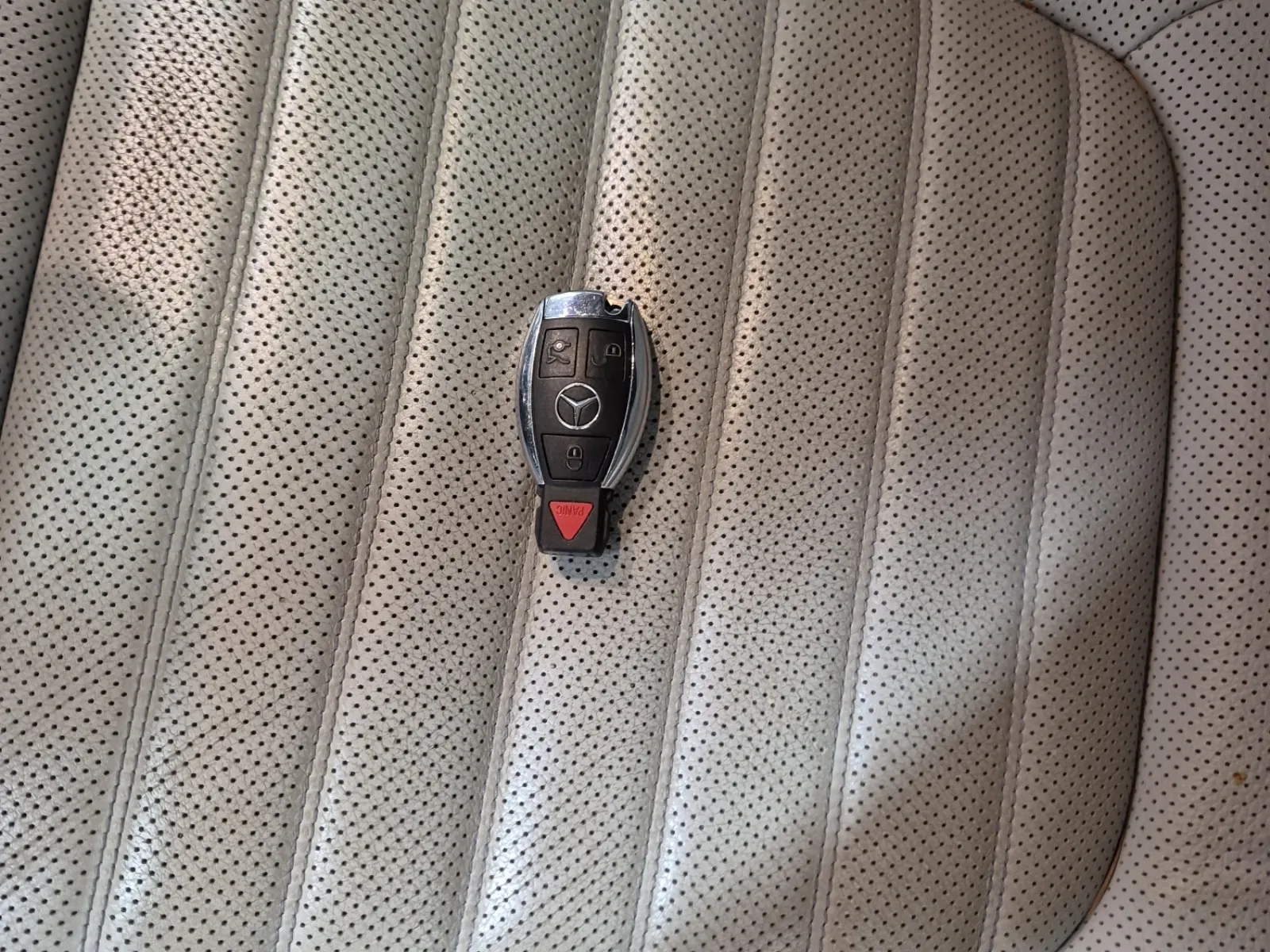 Keys/Fobs/Manual Photo