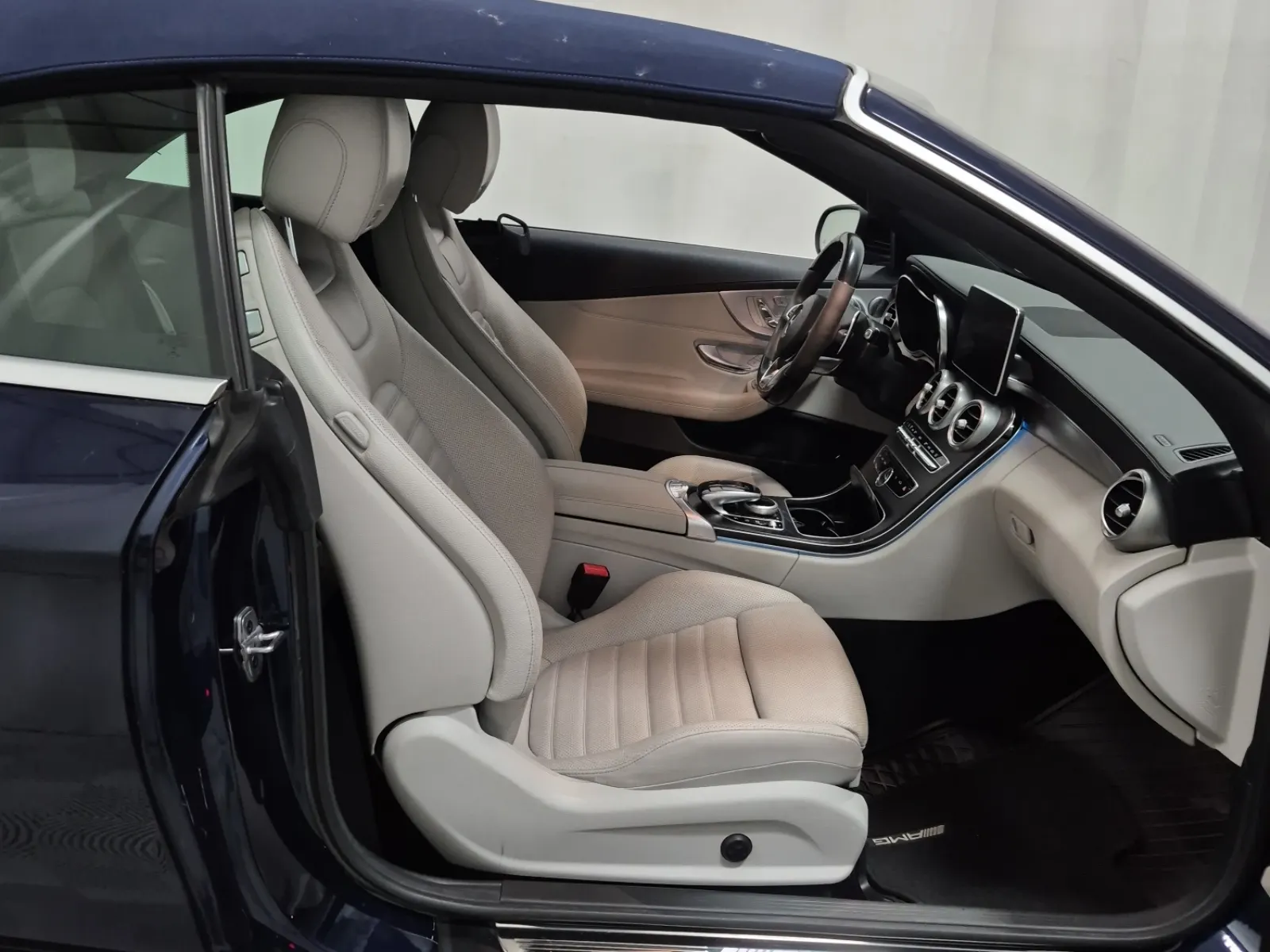 Right Side Interior Photo