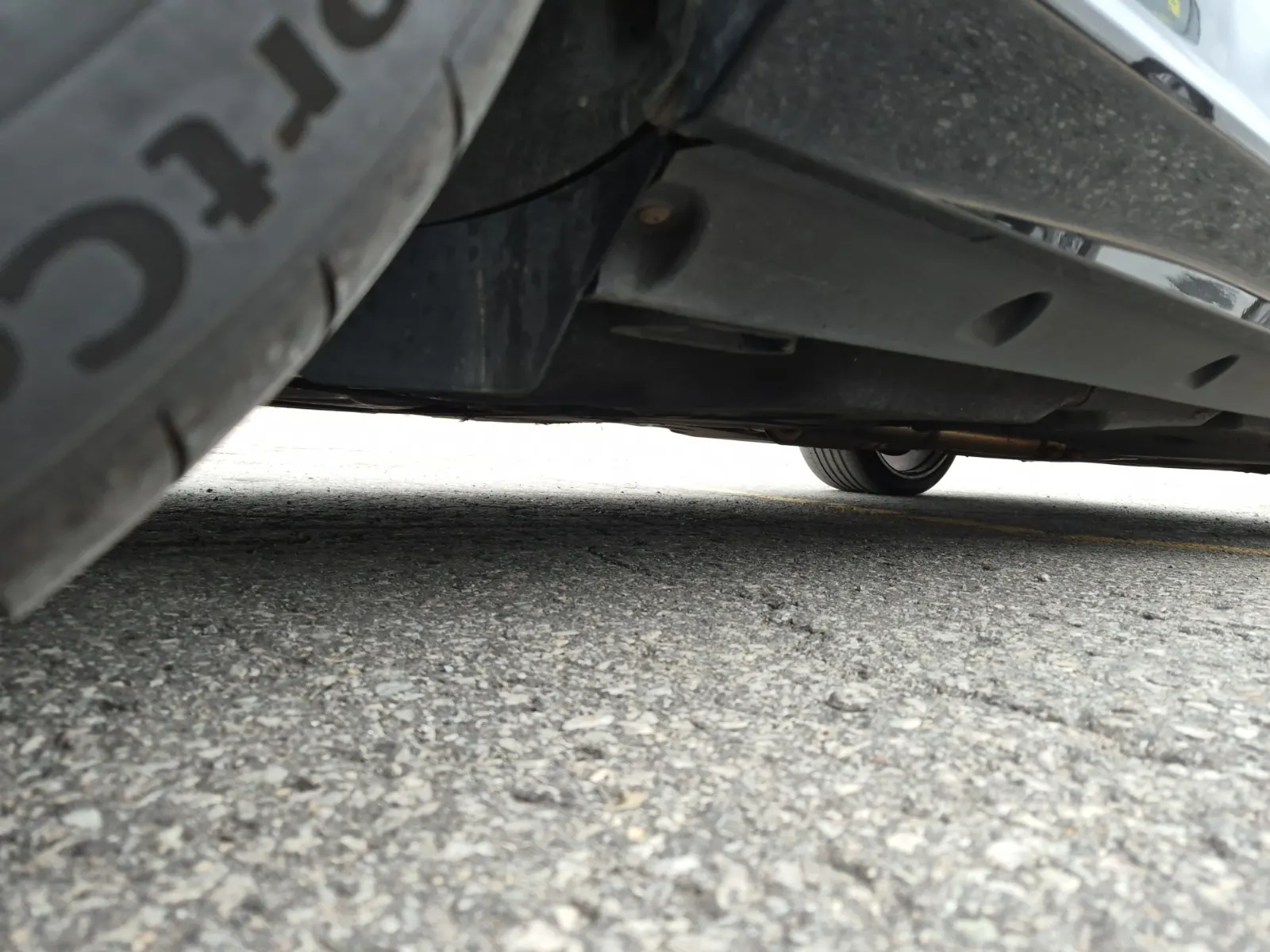 Undercarriage - Passenger Photo