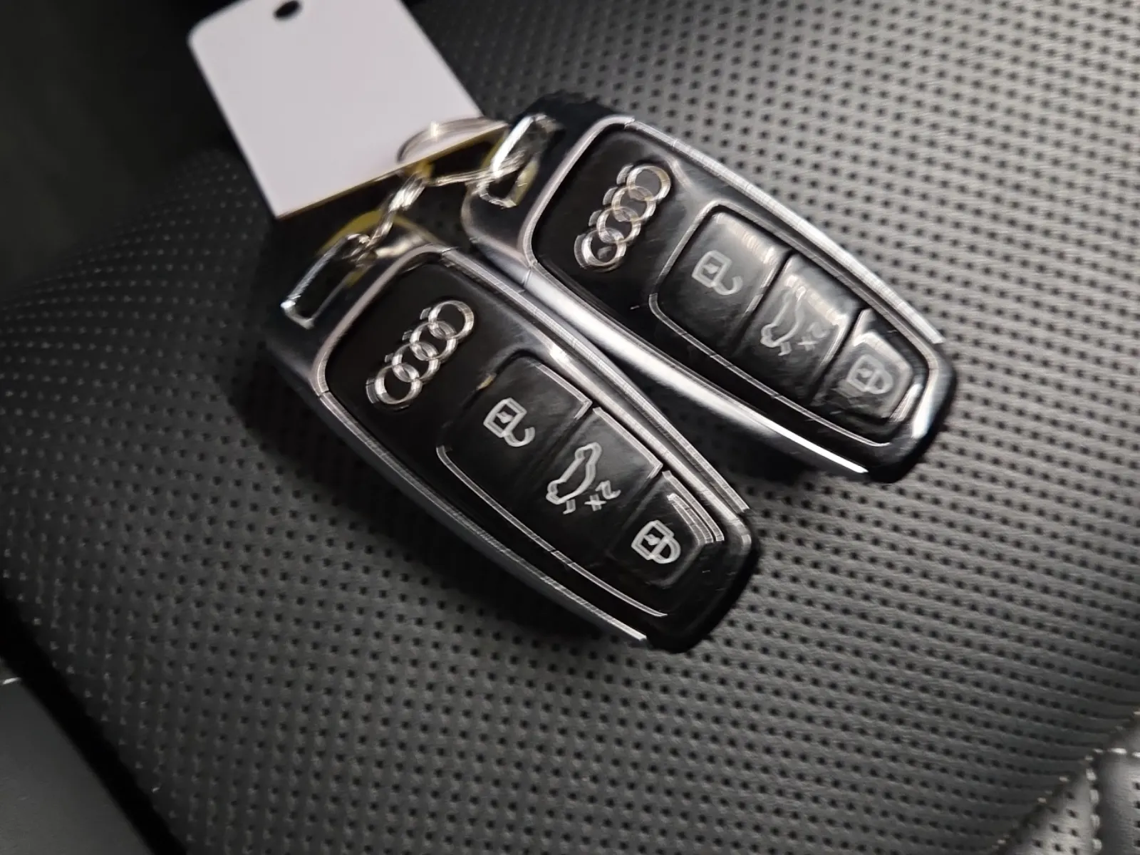 Keys/Fobs/Manual Photo