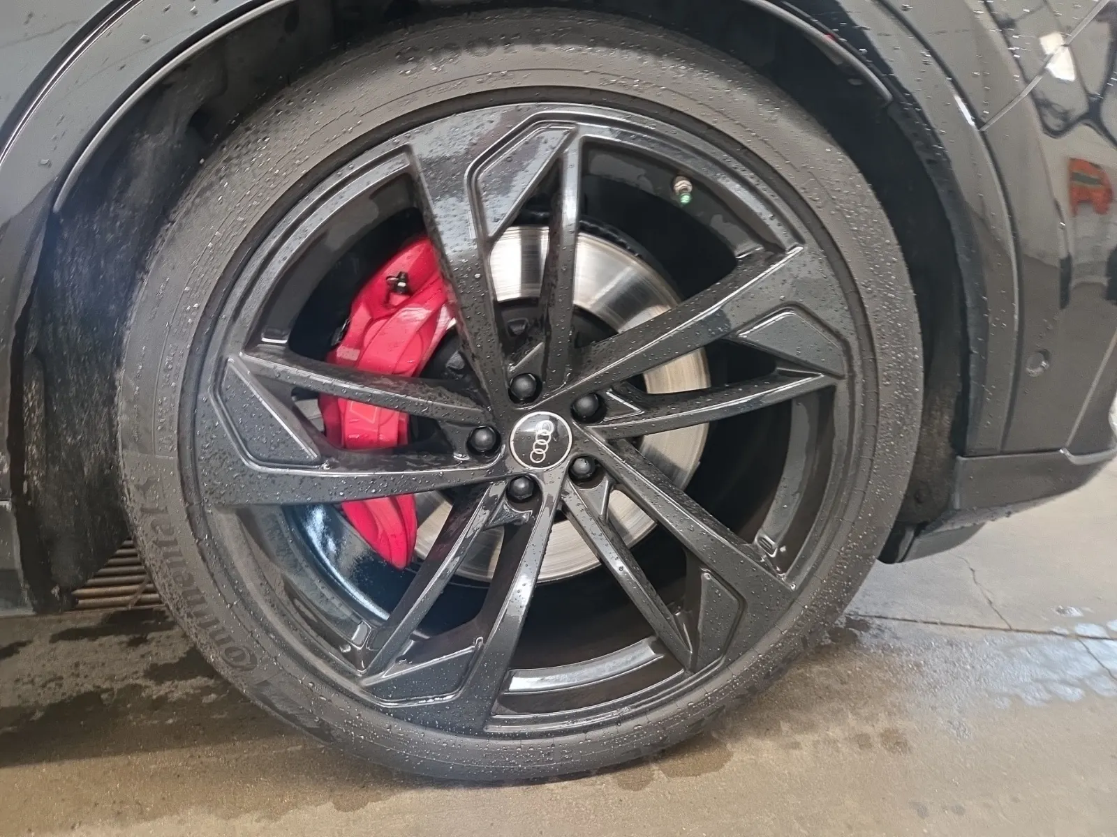Right Front Wheel/Tire Photo