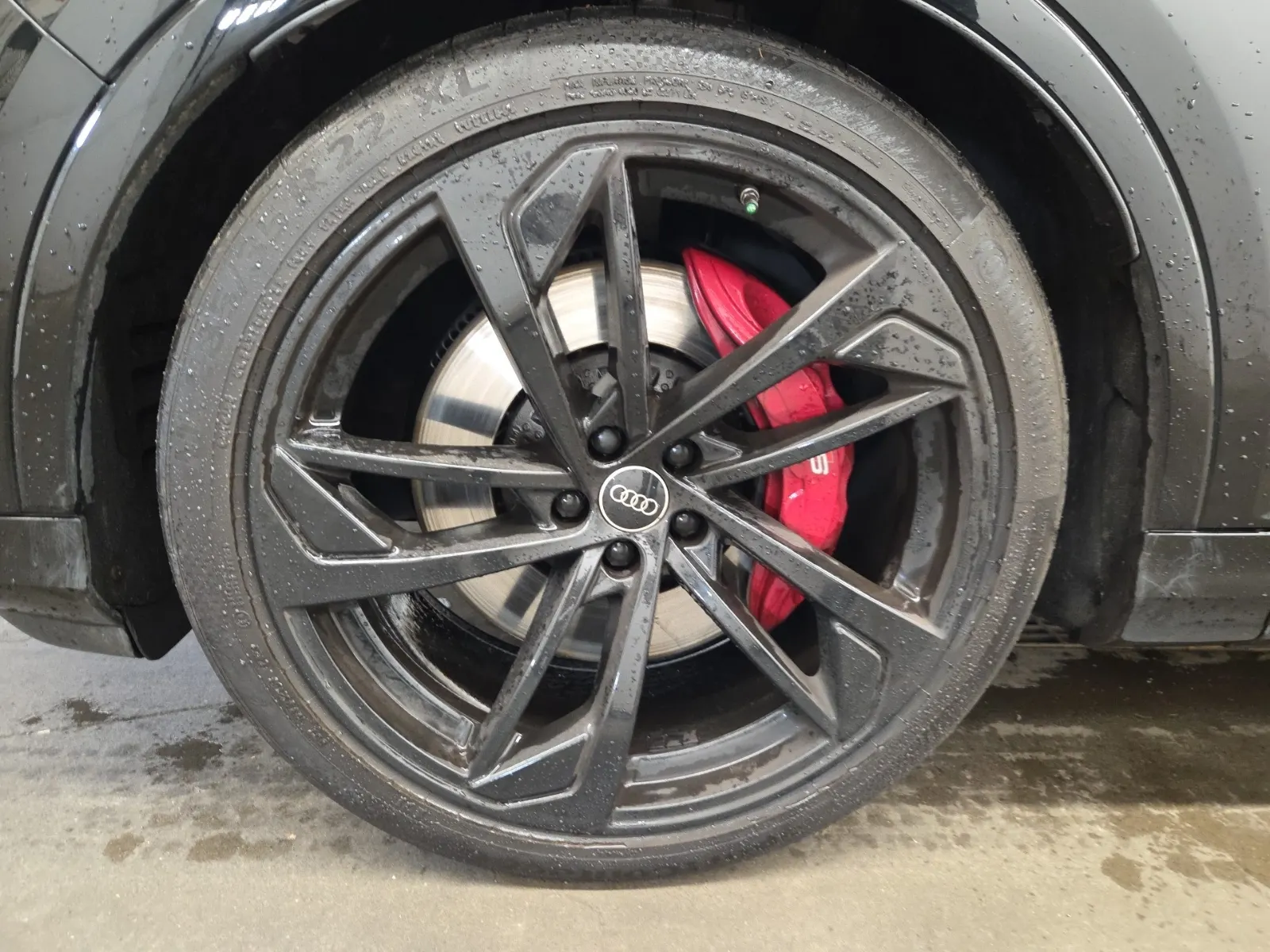 Front driver wheel/tire photo
