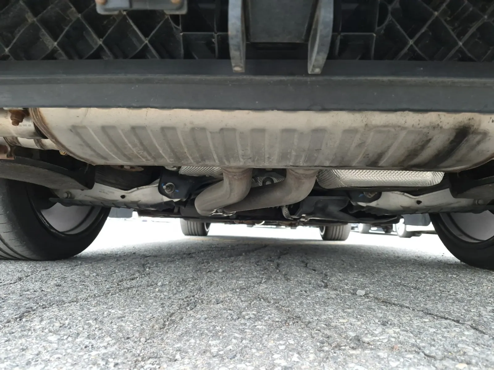 Undercarriage - Rear Photo