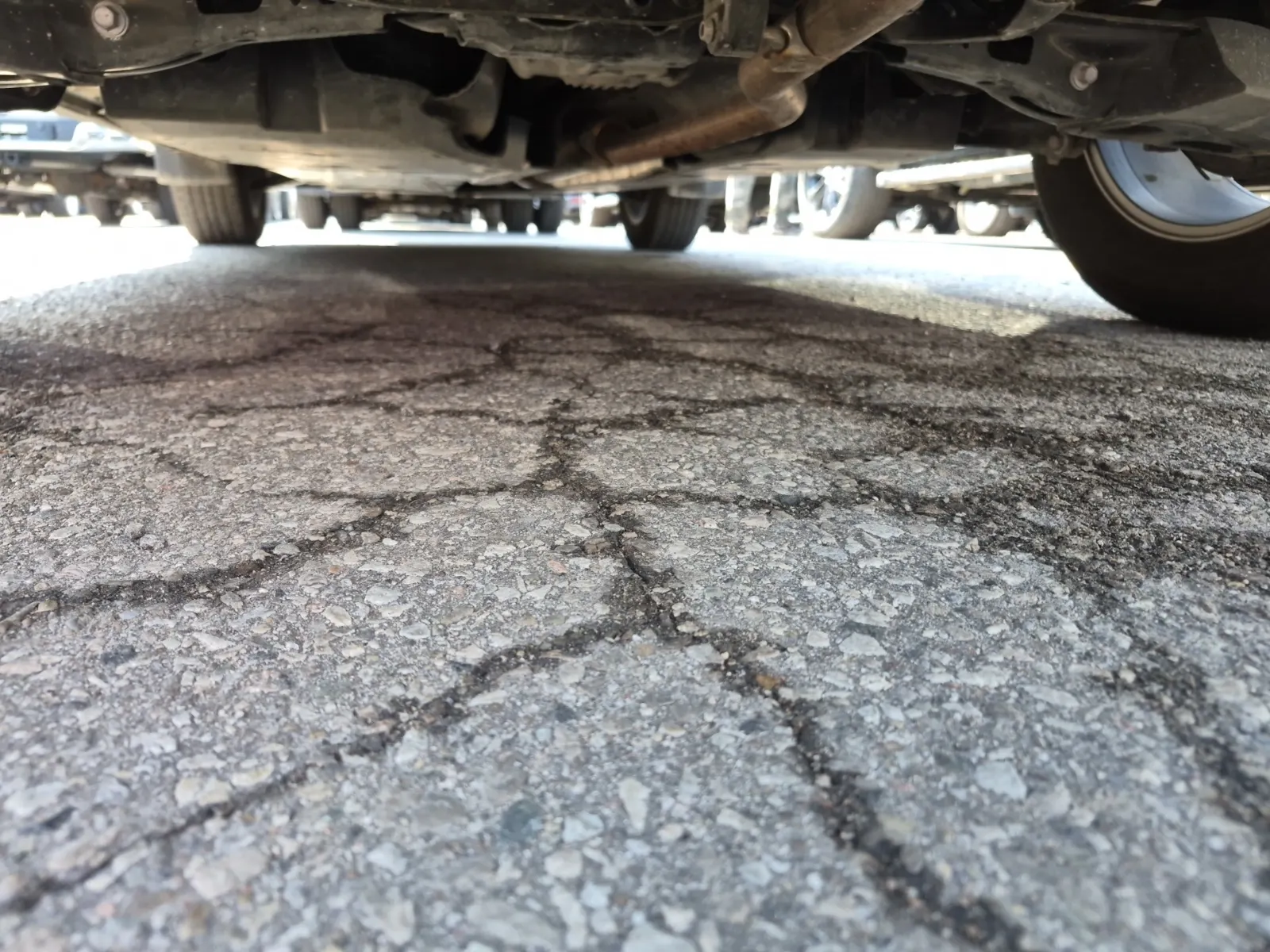 Undercarriage - Rear Photo