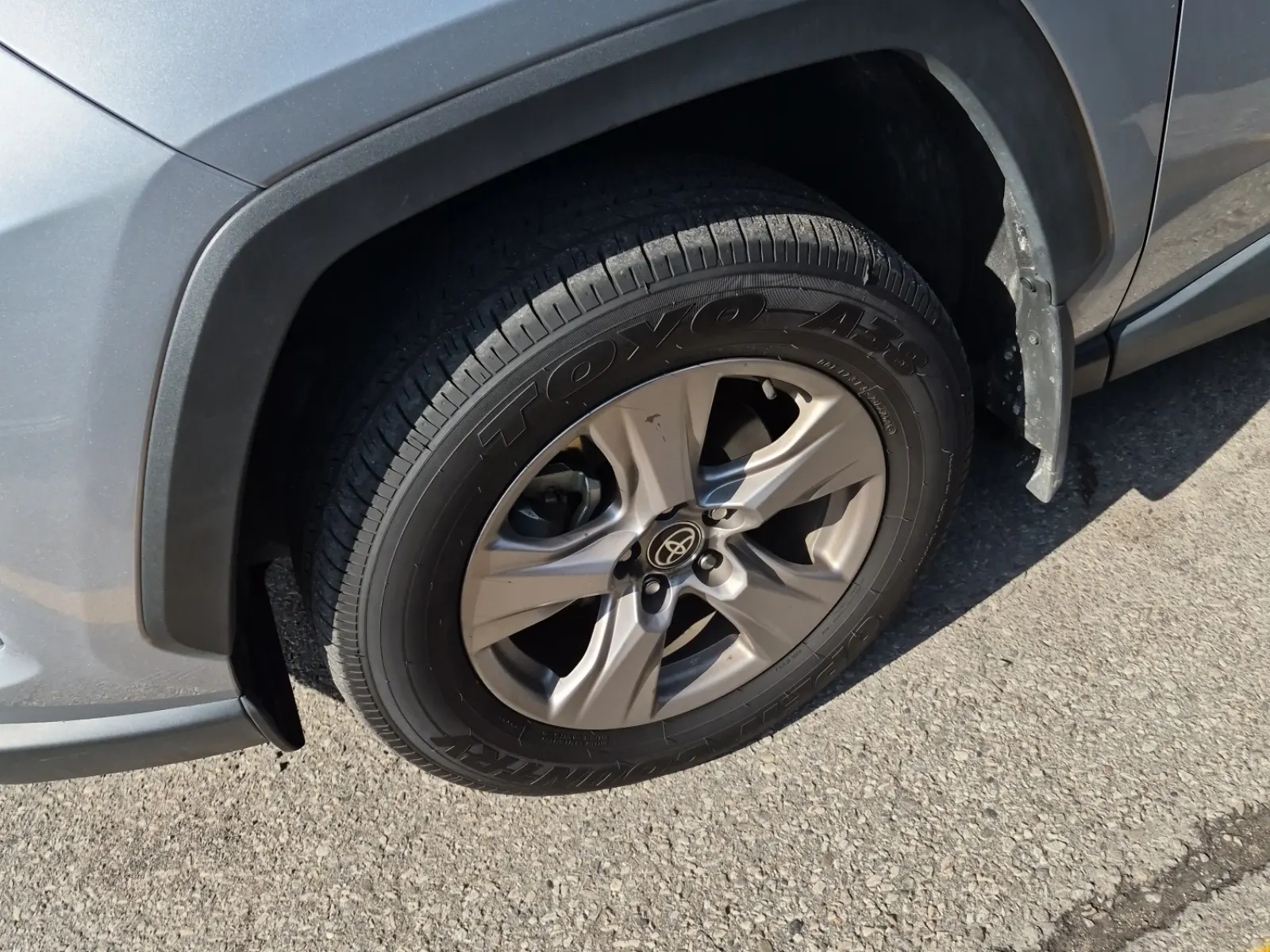 Front driver wheel/tire photo
