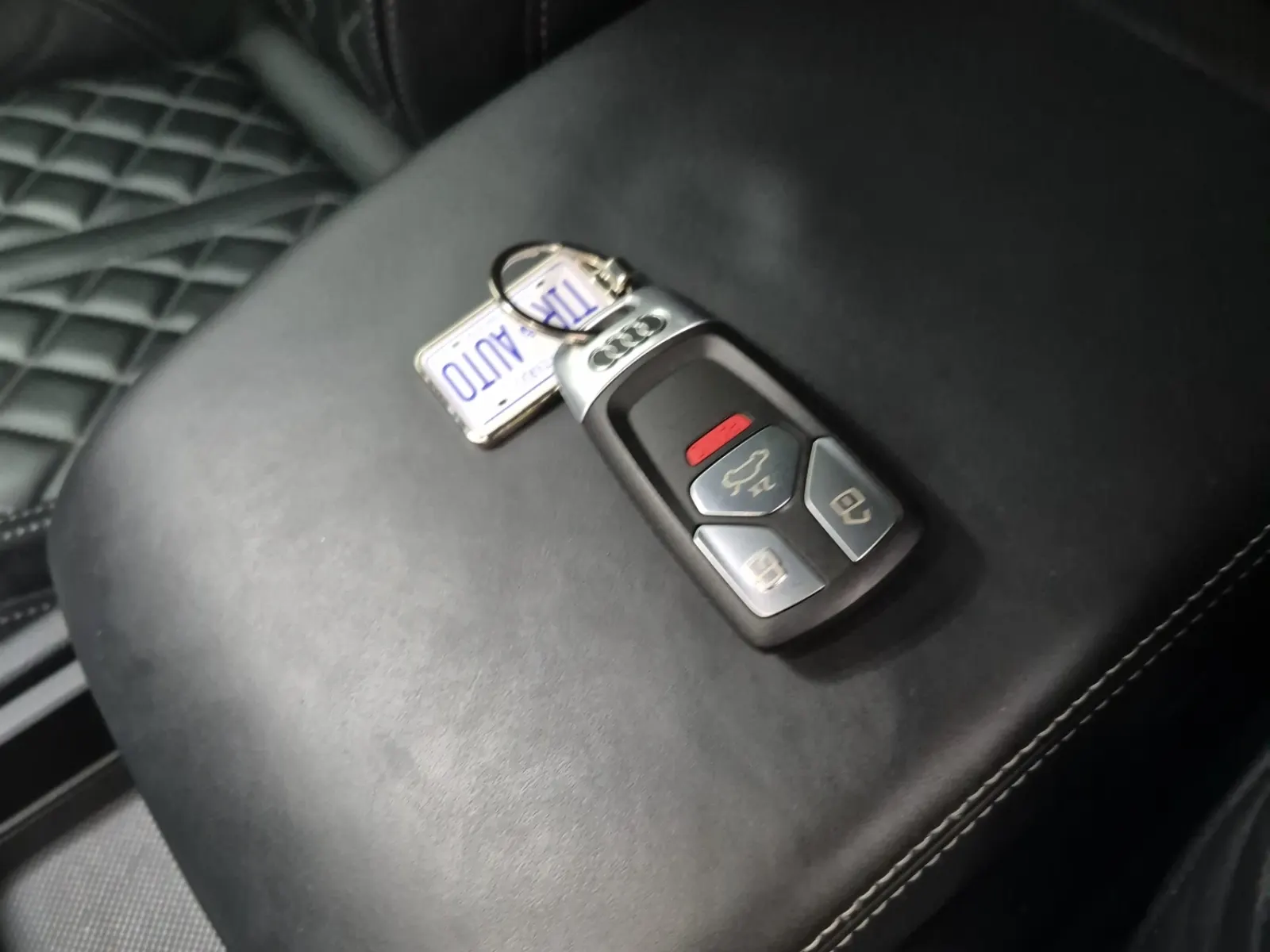 Keys/Fobs/Manual Photo