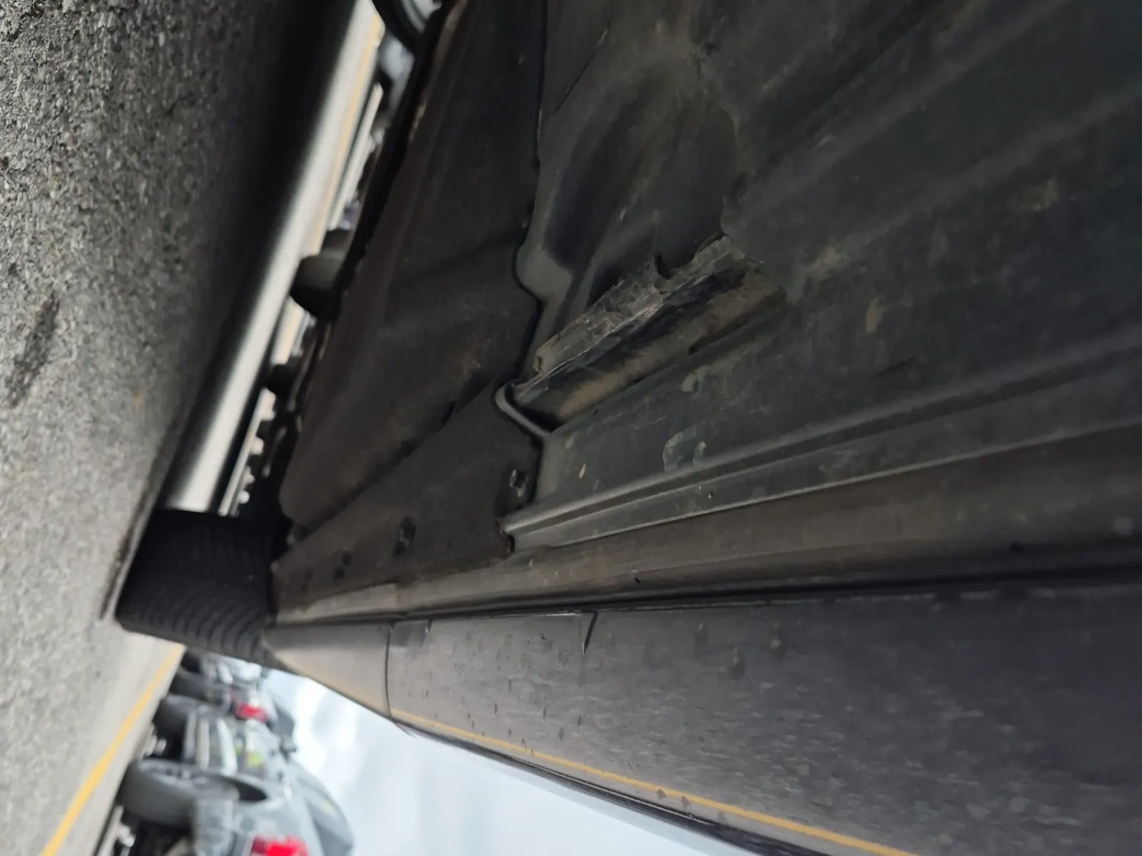 Undercarriage - Passenger Photo