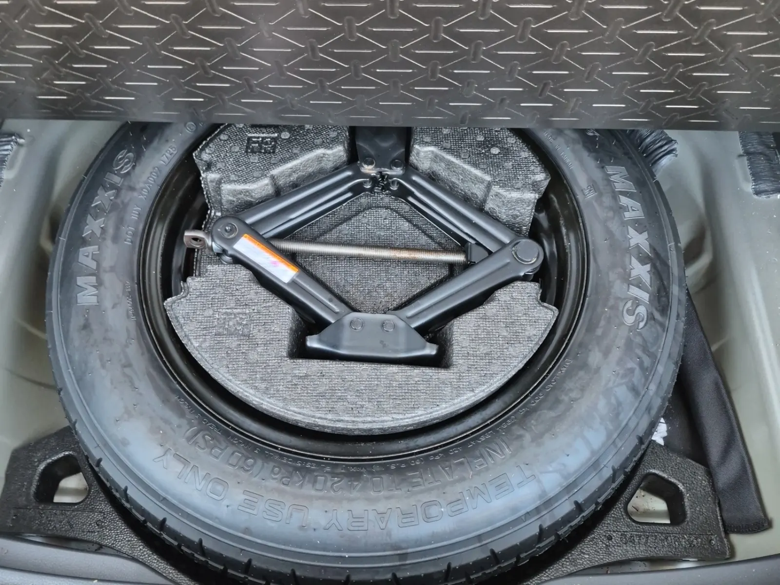 Spare Tire & Wheel Photo