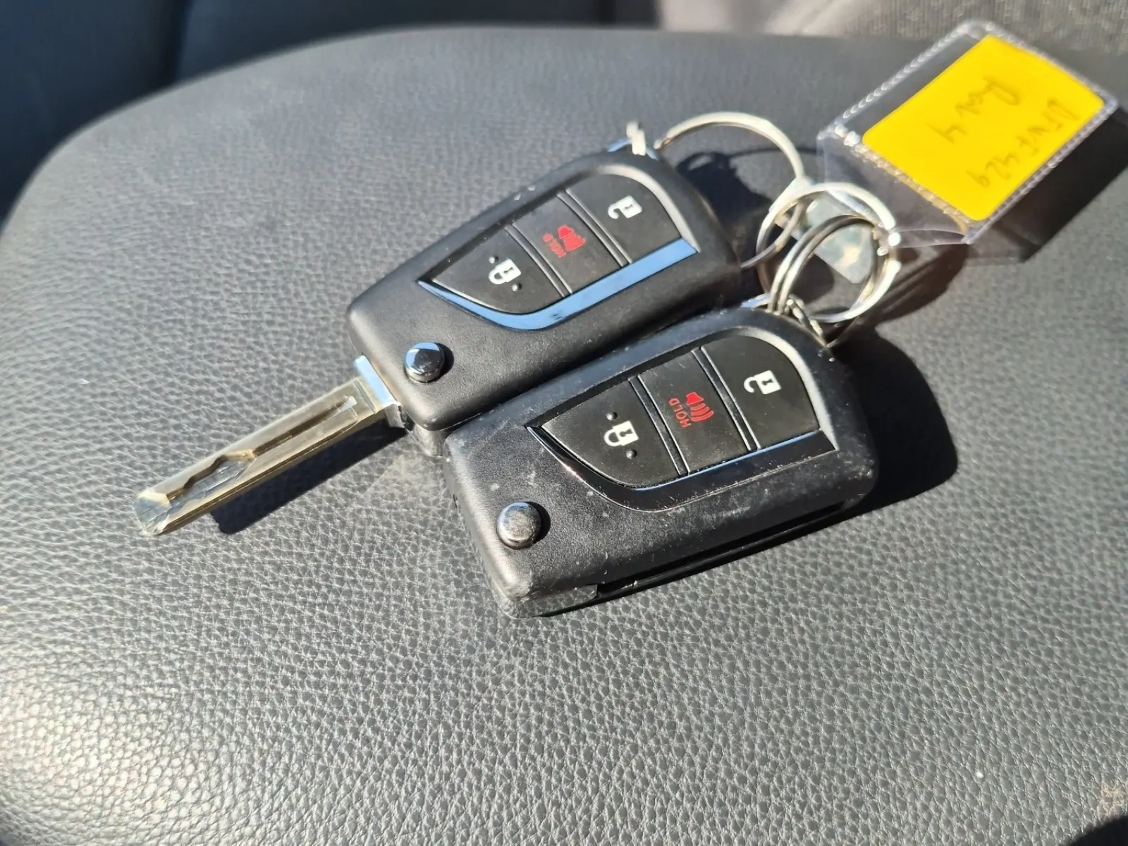 Keys/Fobs/Manual Photo