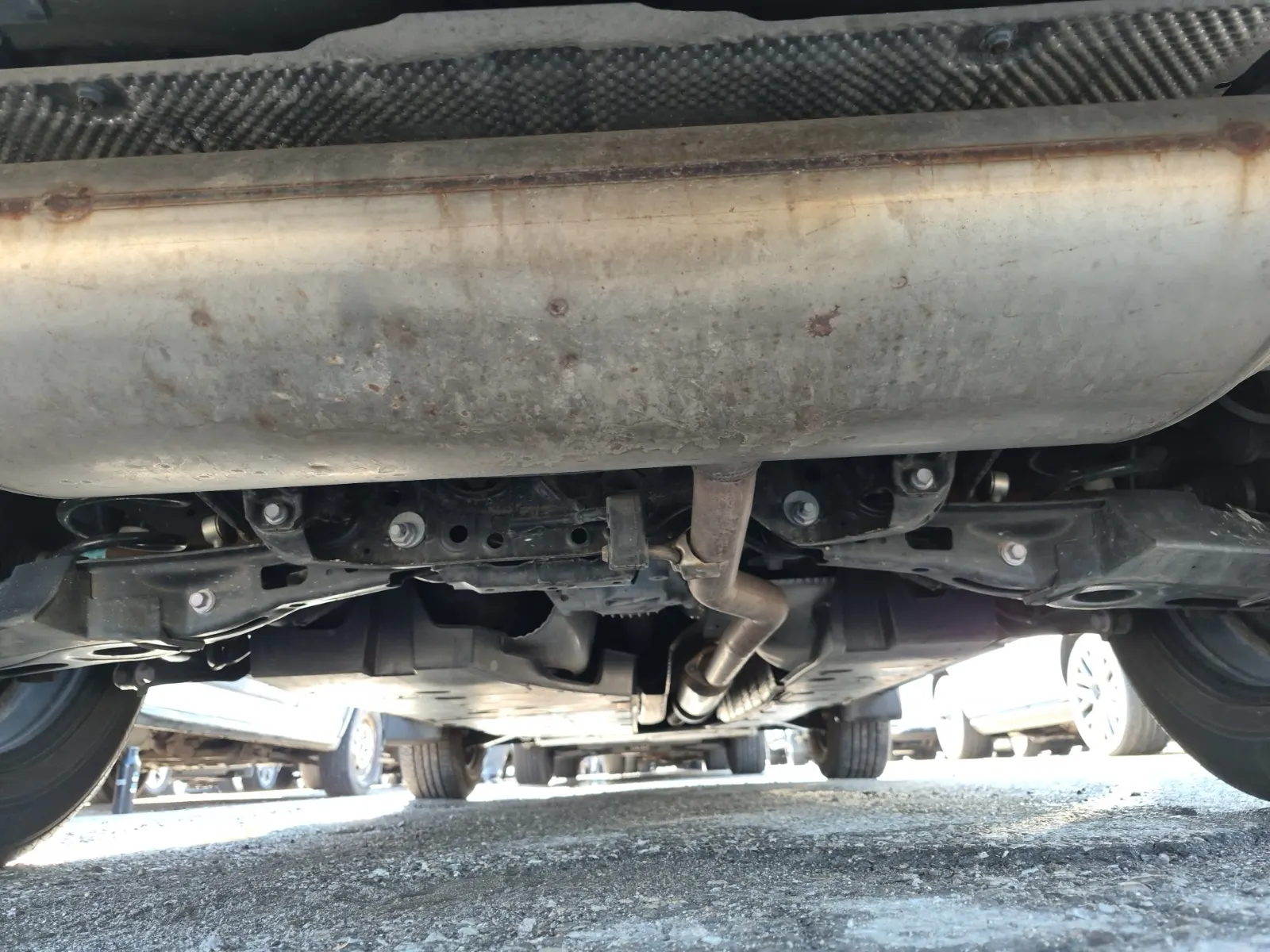 Undercarriage - Rear Photo