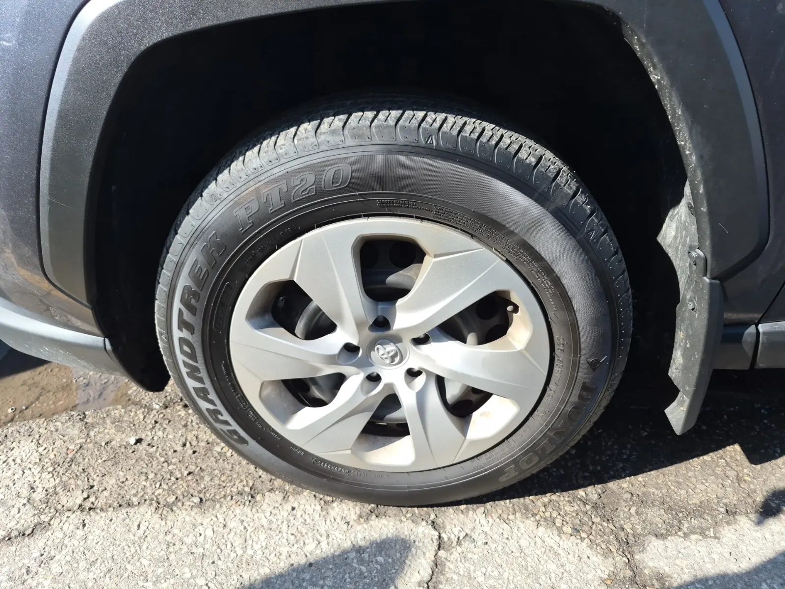 Front driver wheel/tire photo