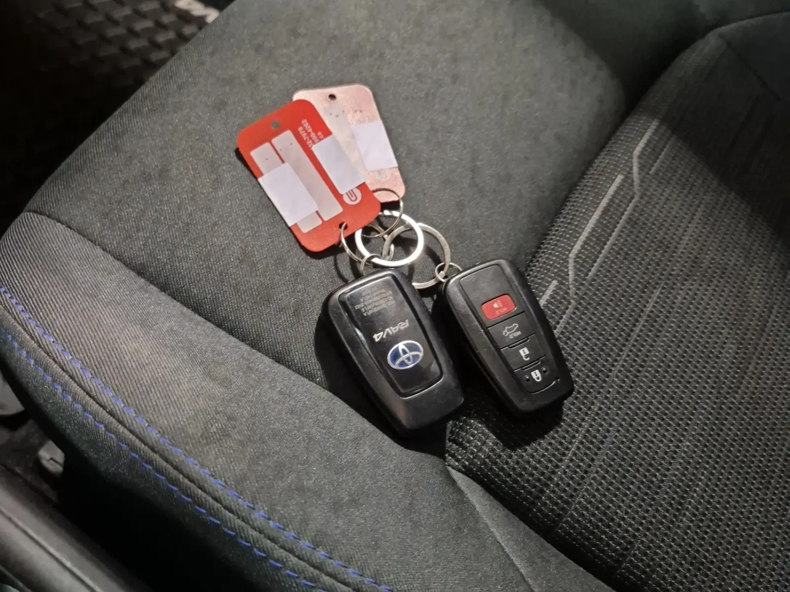 Keys/Fobs/Manual Photo