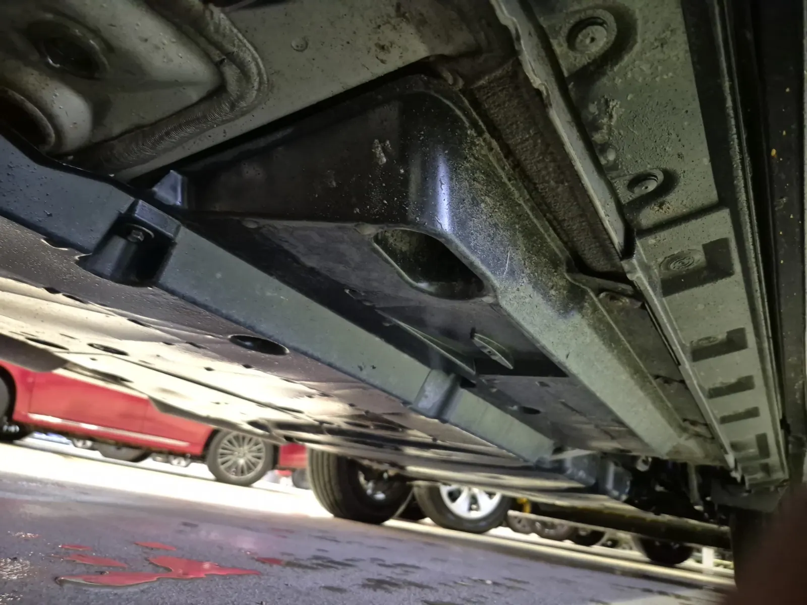 Undercarriage - Driver Photo