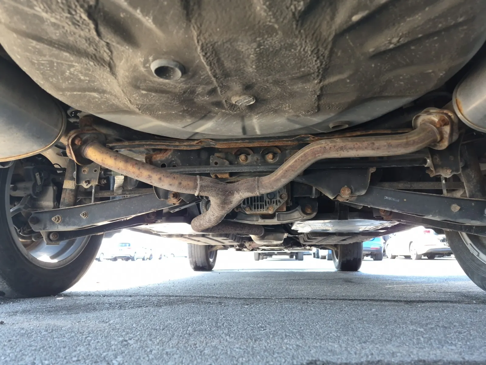 Undercarriage - Rear Photo