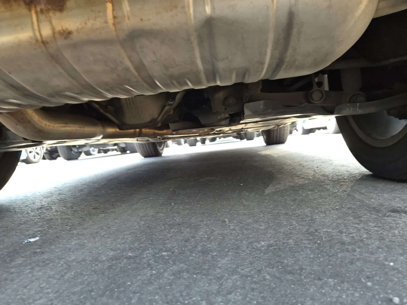Undercarriage - Rear Photo