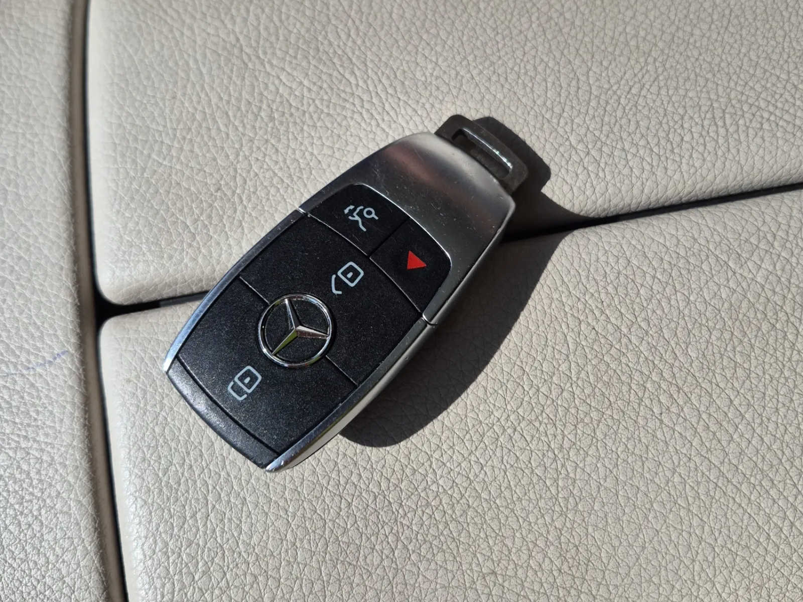 Keys/Fobs/Manual Photo