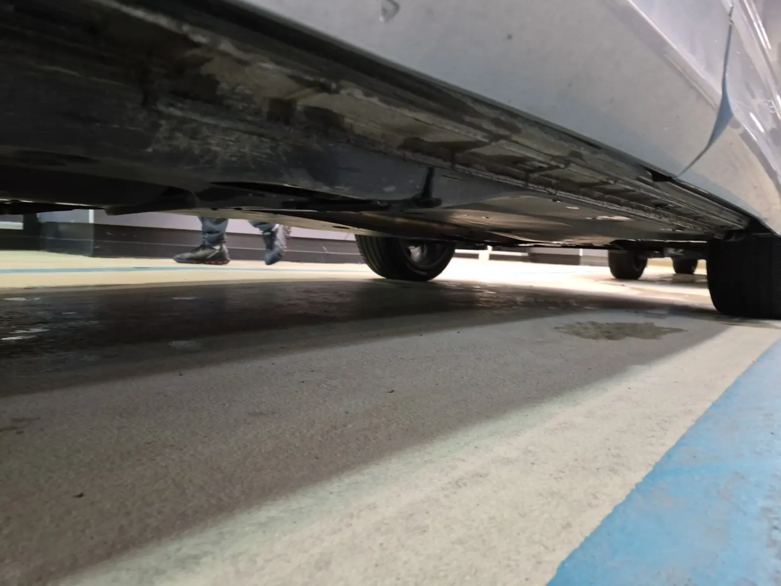 Undercarriage - Passenger Photo