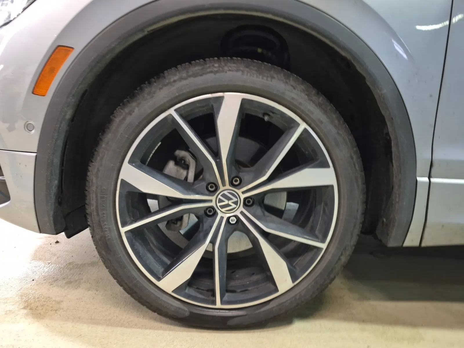 Front driver wheel/tire photo