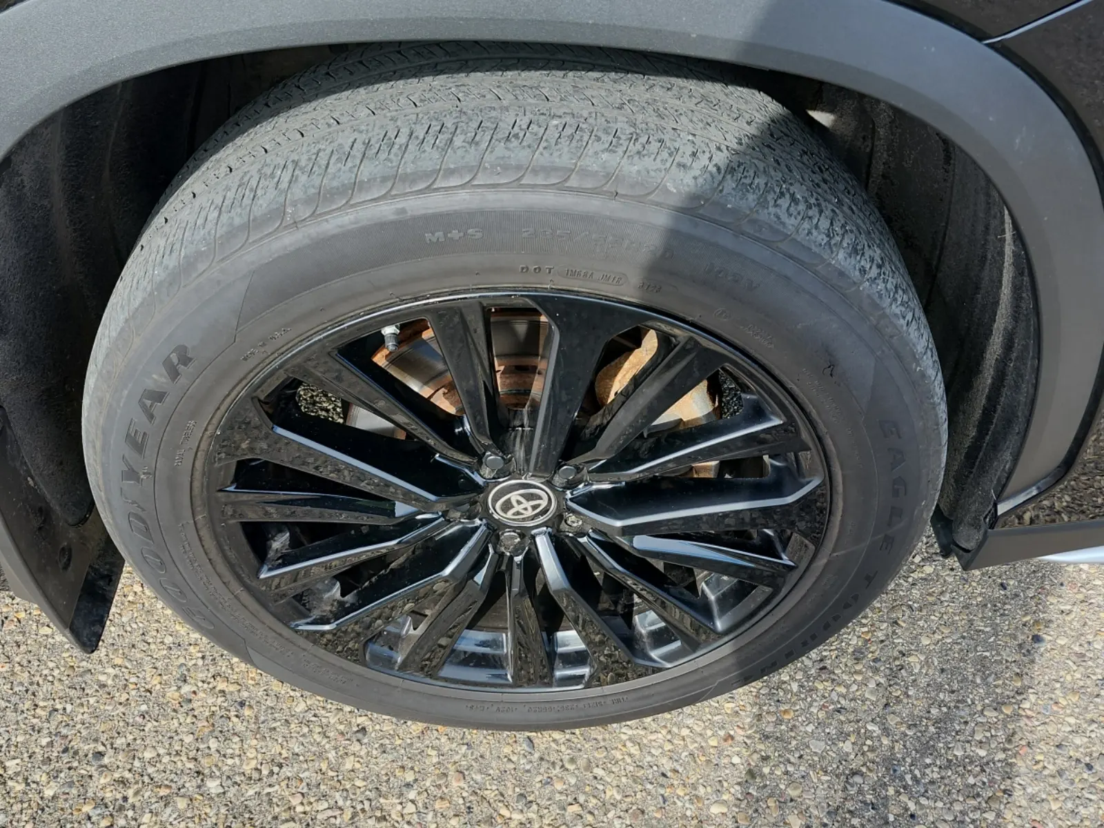 Front driver wheel/tire photo