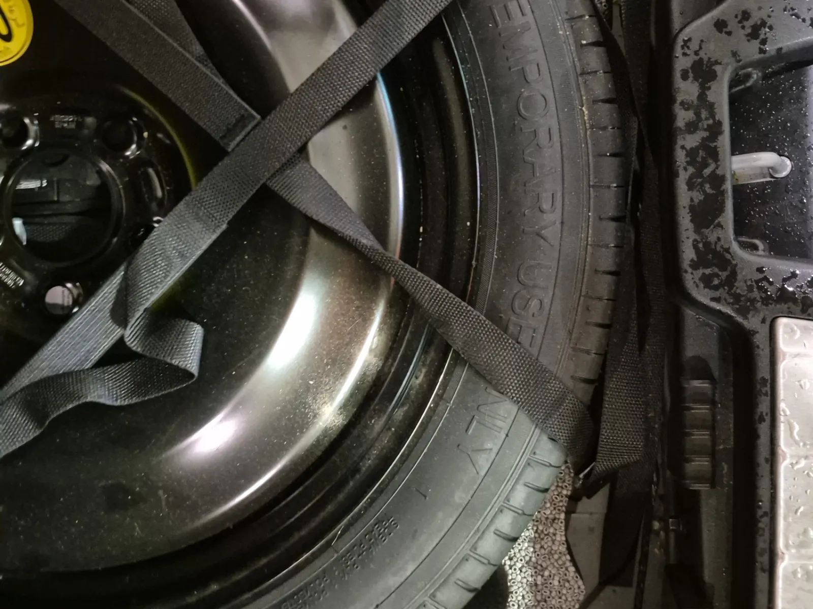 Spare Tire & Wheel Photo