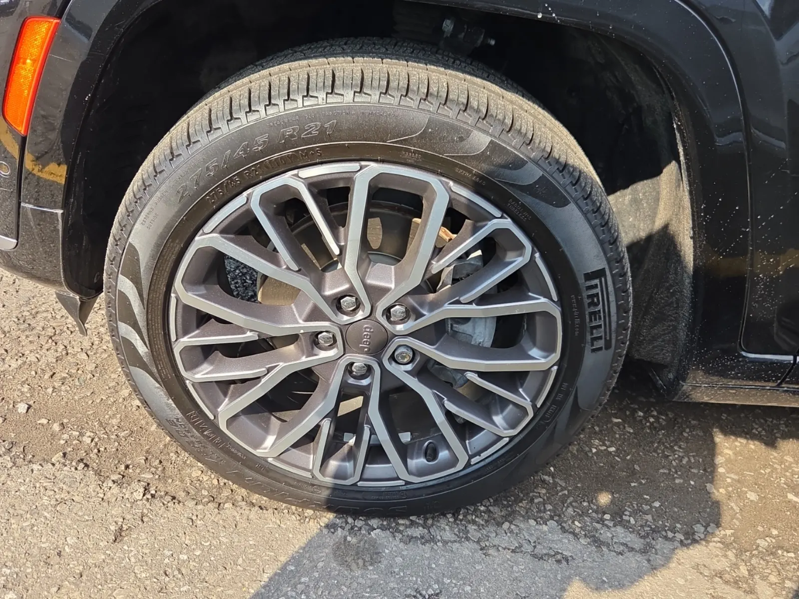 Front driver wheel/tire photo