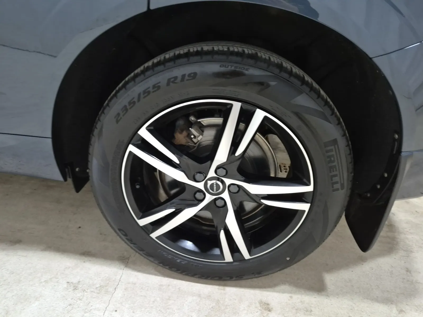 Left Rear Wheel/Tire Photo