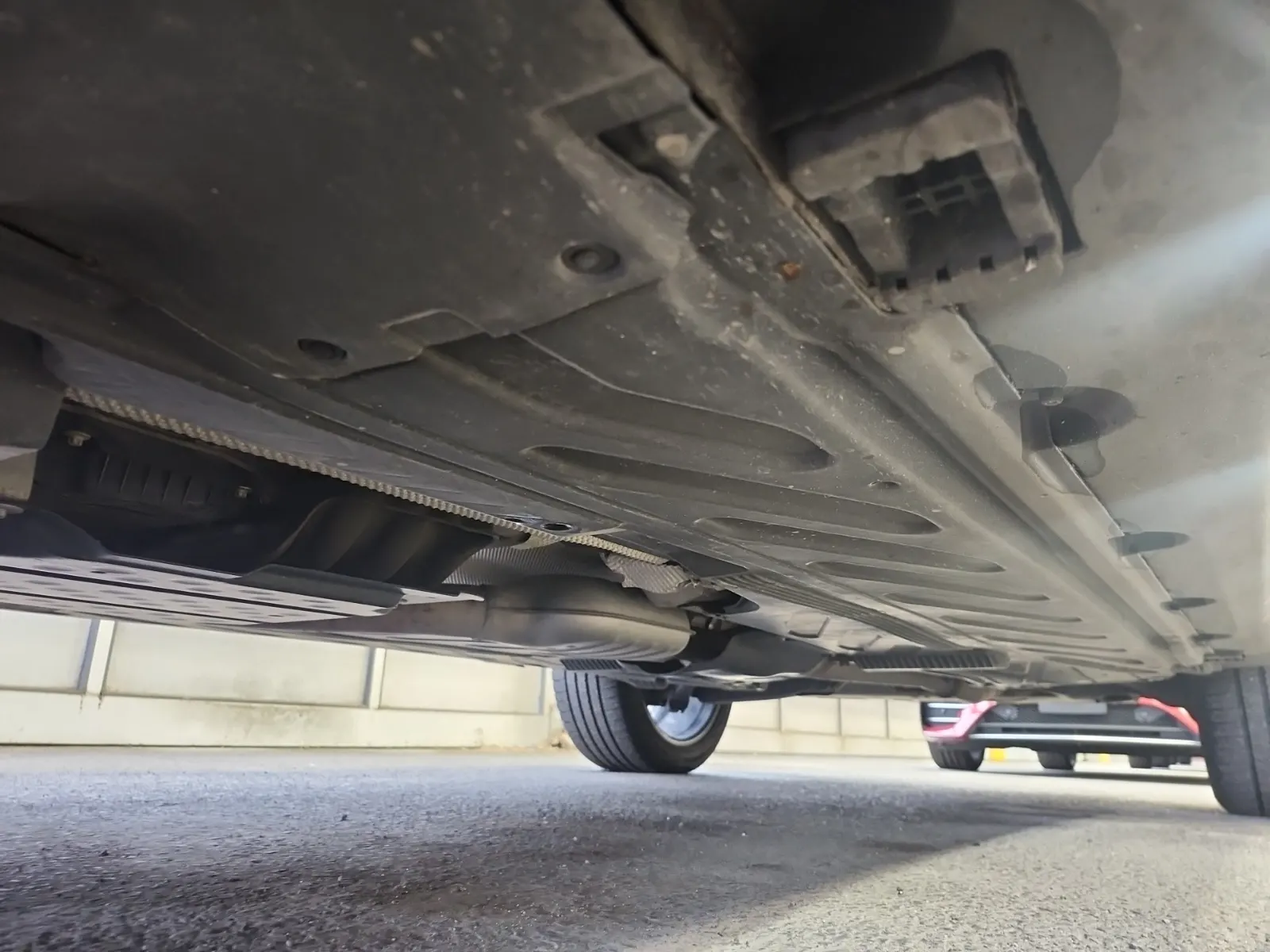 Undercarriage - Driver Photo