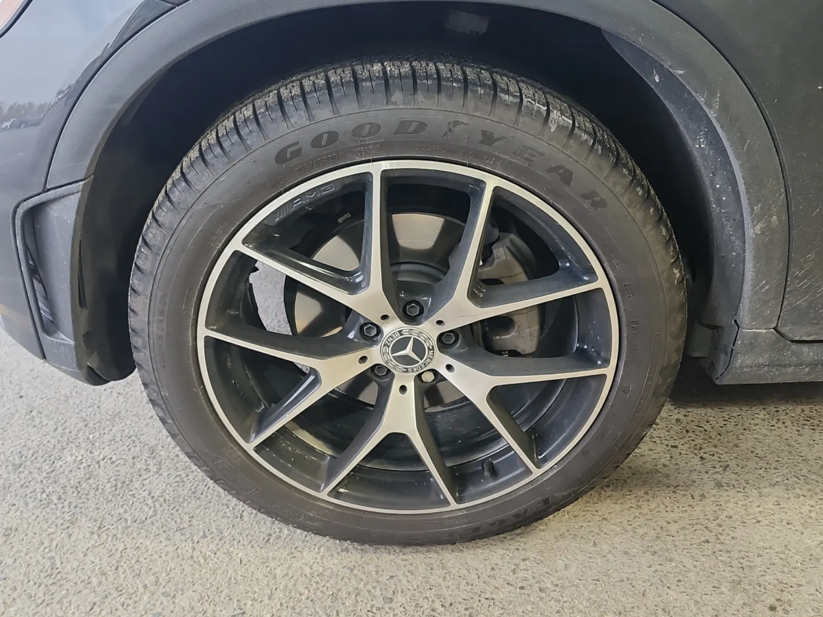 Front driver wheel/tire photo