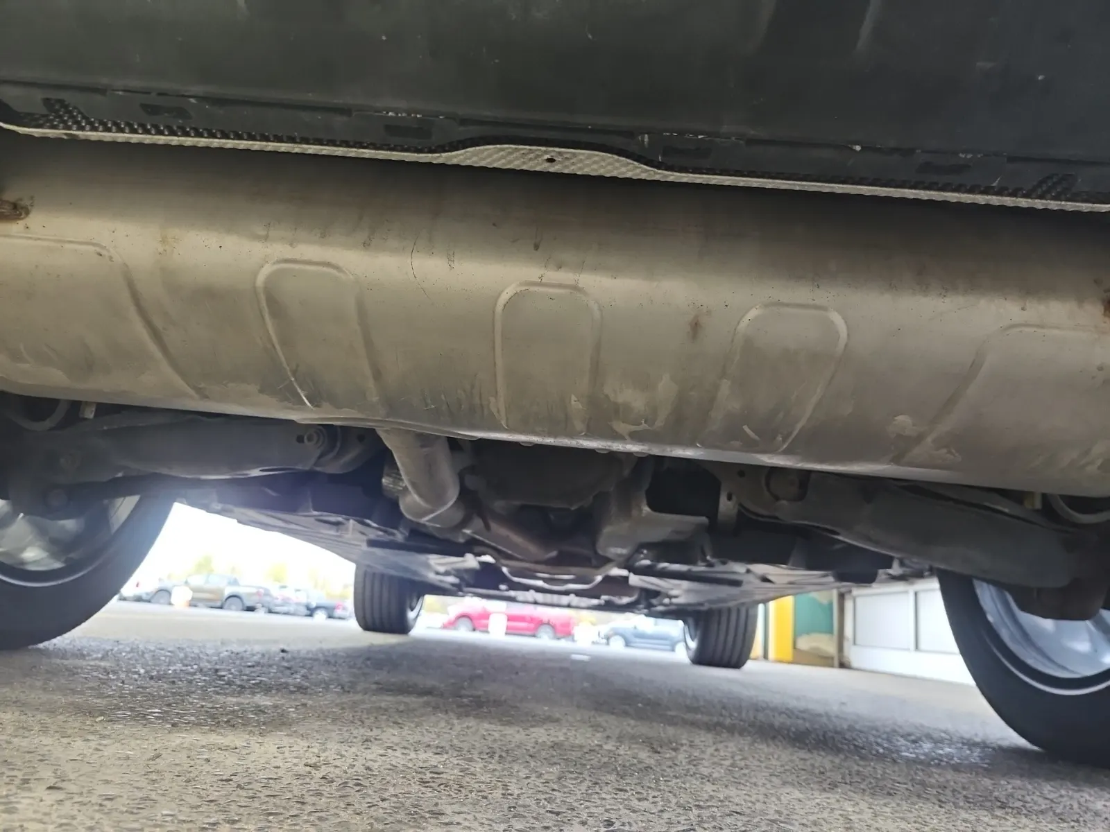 Undercarriage - Rear Photo