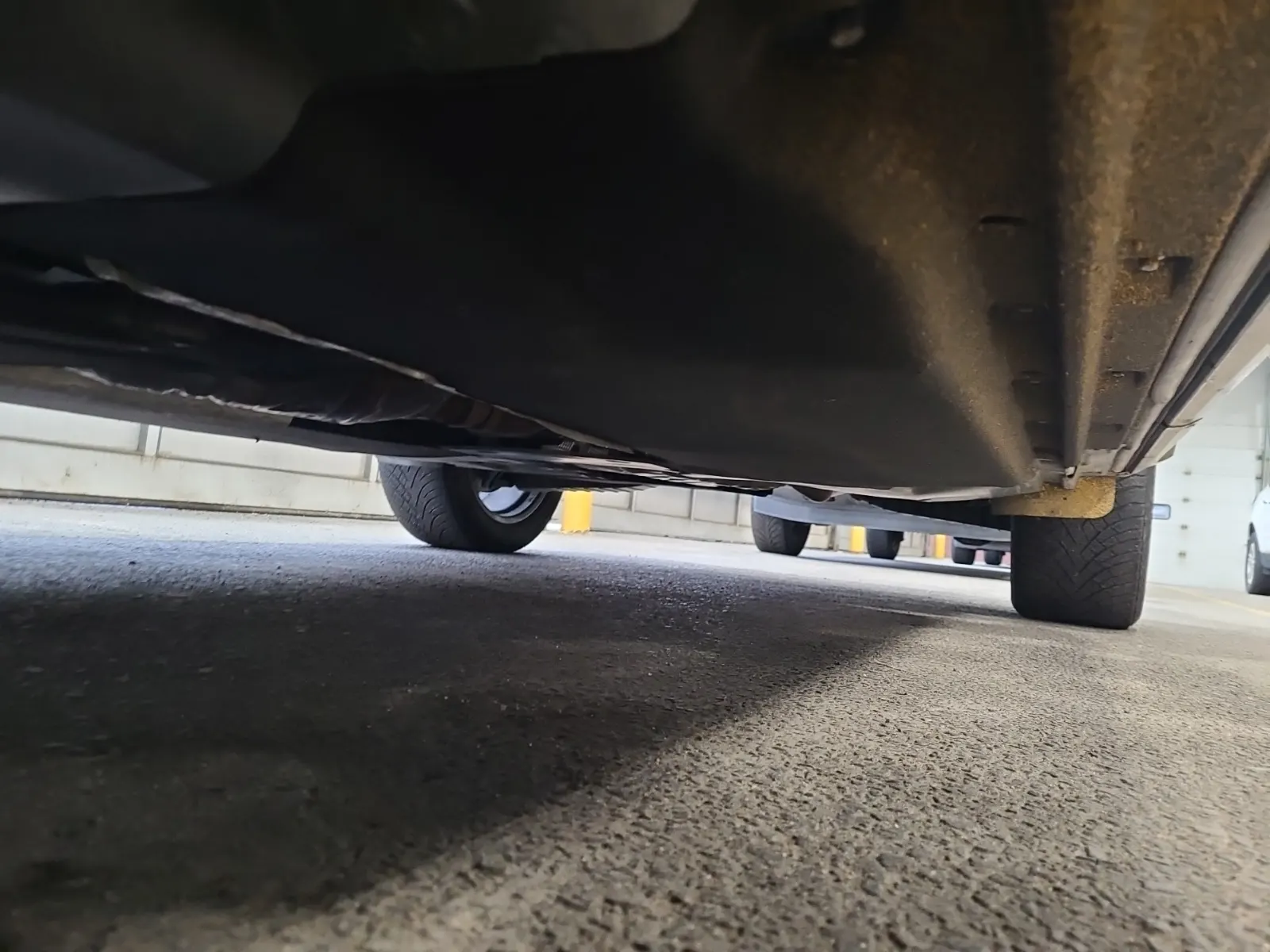 Undercarriage - Driver Photo