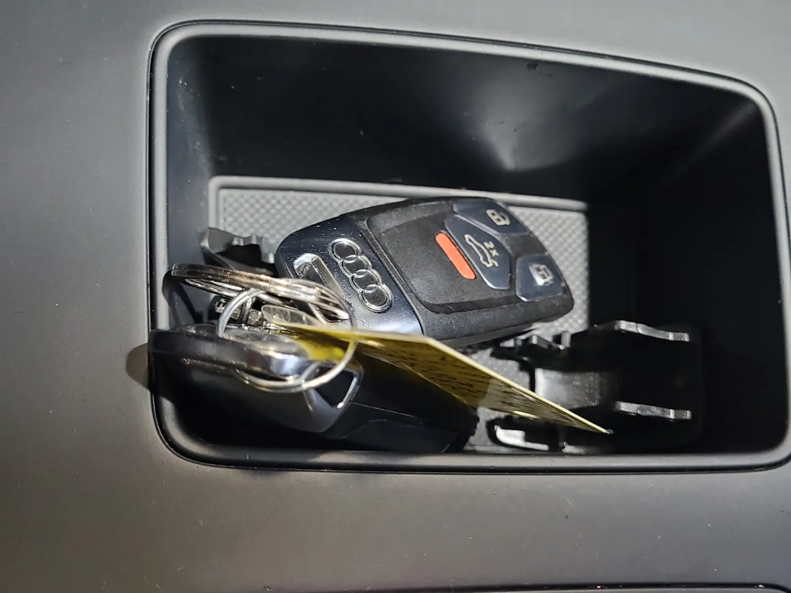 Keys/Fobs/Manual Photo
