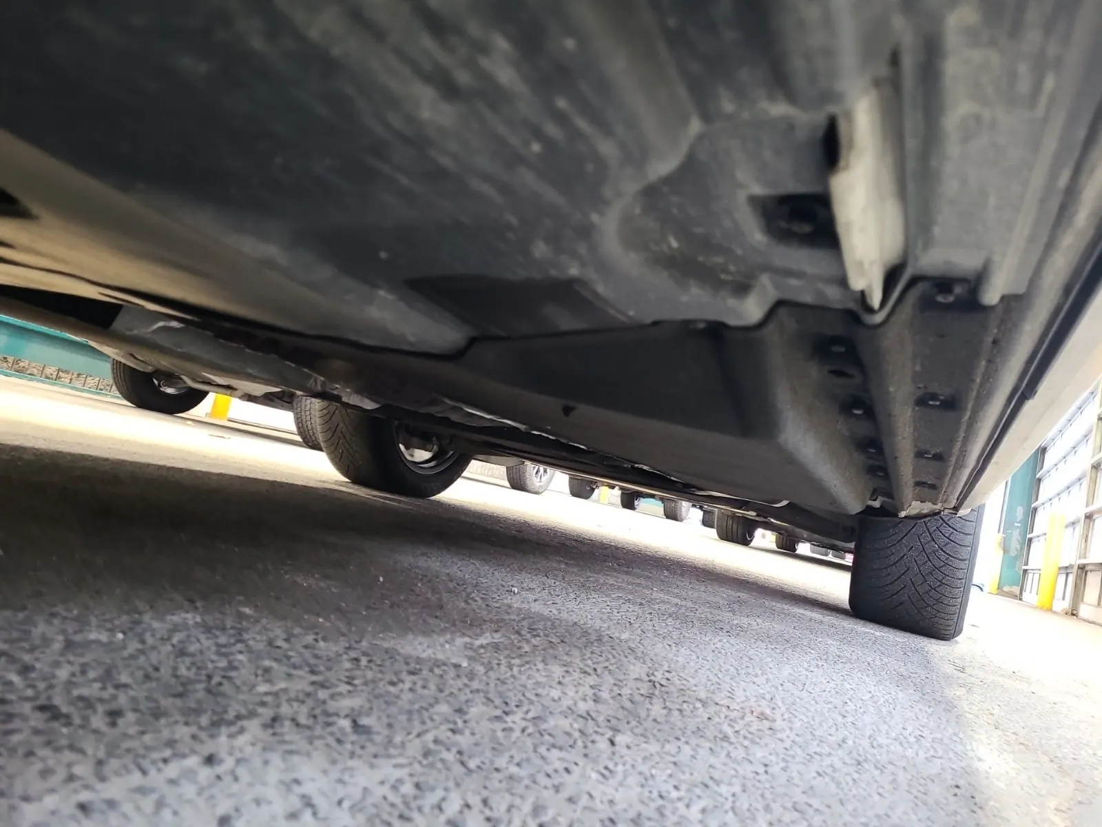 Undercarriage - Passenger Photo