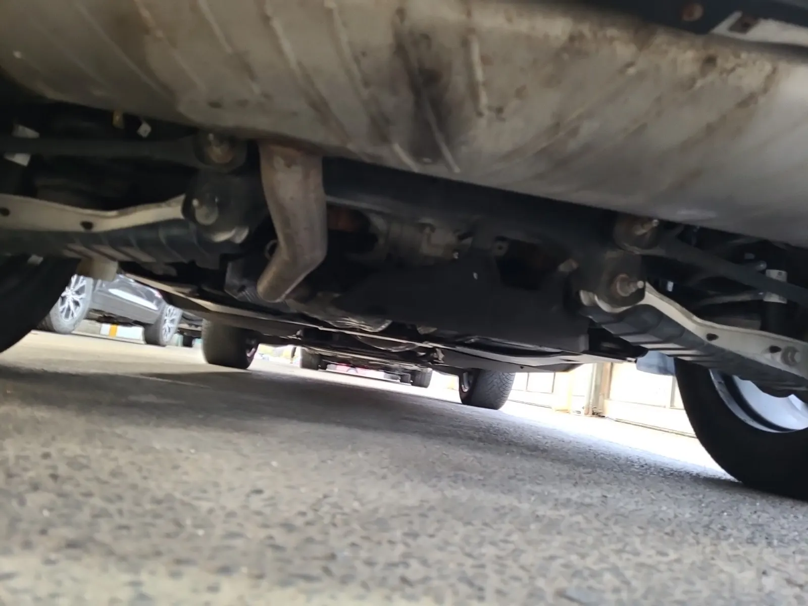 Undercarriage - Rear Photo