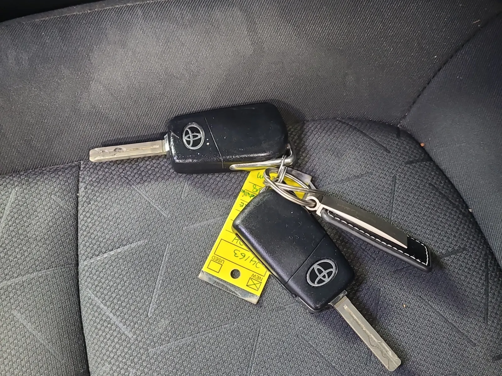 Keys/Fobs/Manual Photo