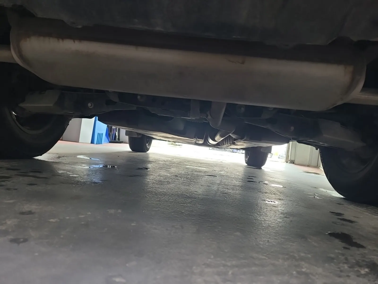 Undercarriage - Rear Photo