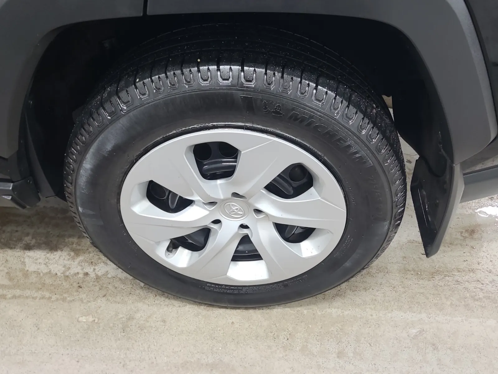 Left Rear Wheel/Tire Photo