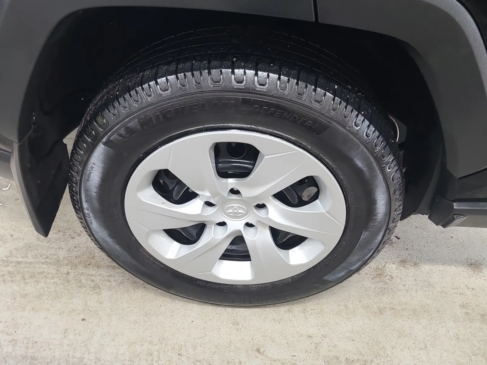 Right Rear Wheel/Tire Photo