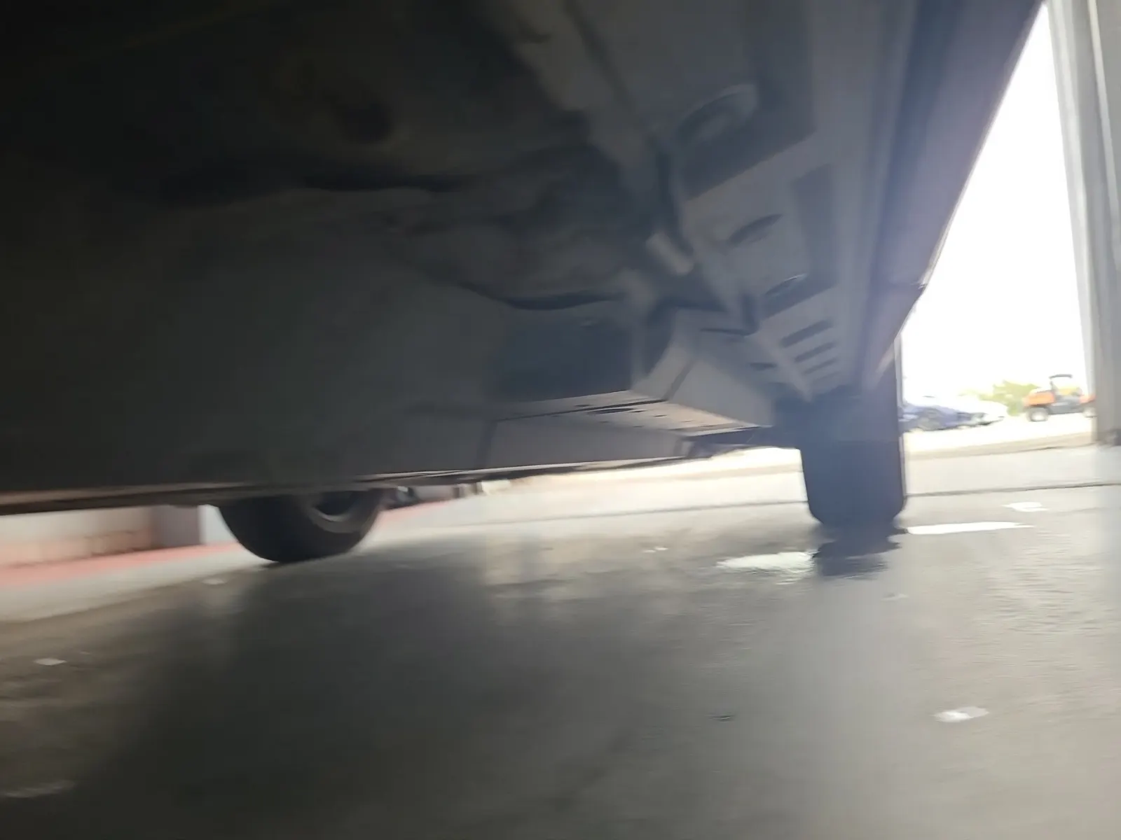 Undercarriage - Passenger Photo