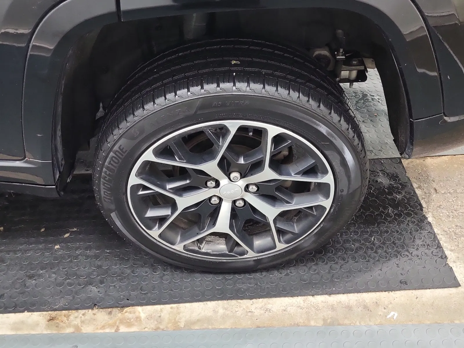Left Rear Wheel/Tire Photo