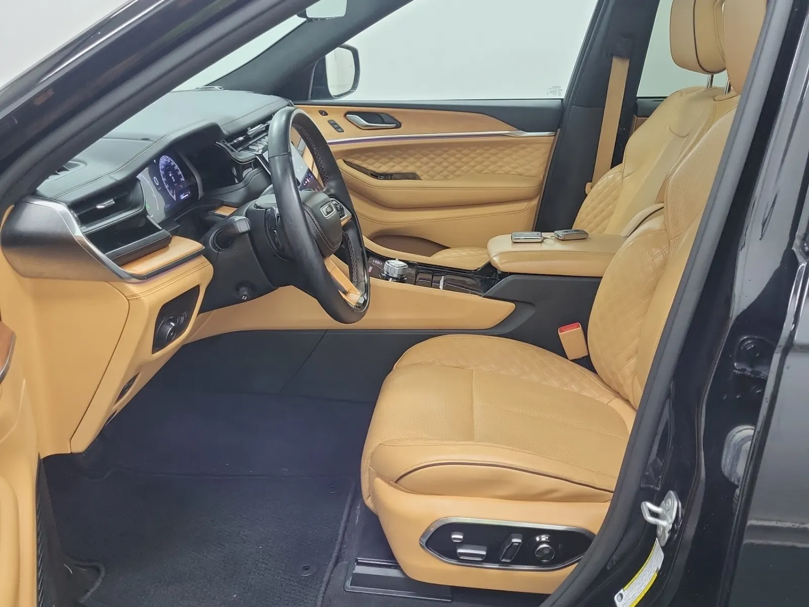 Front Interior Photo