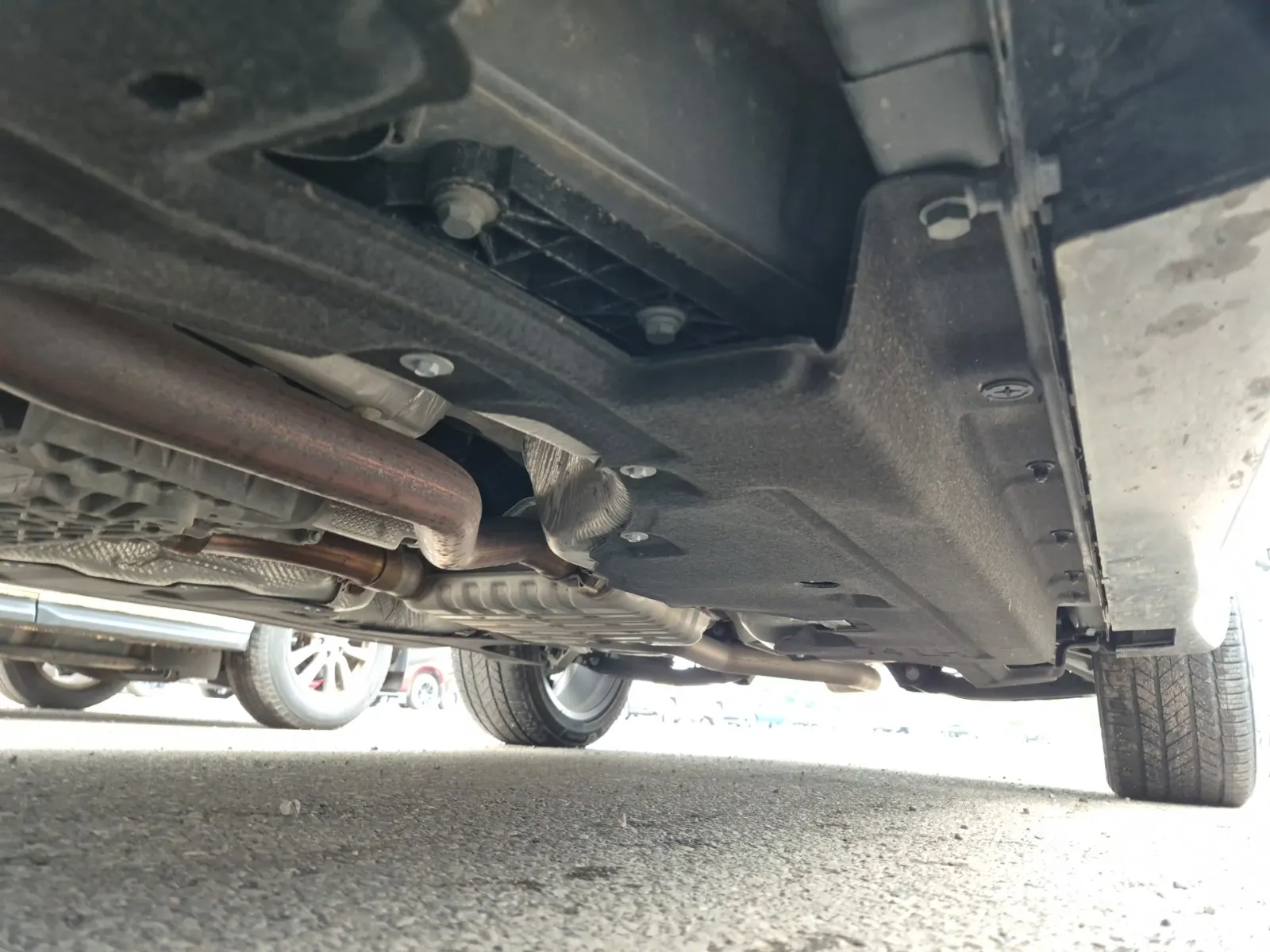 Undercarriage - Driver Photo