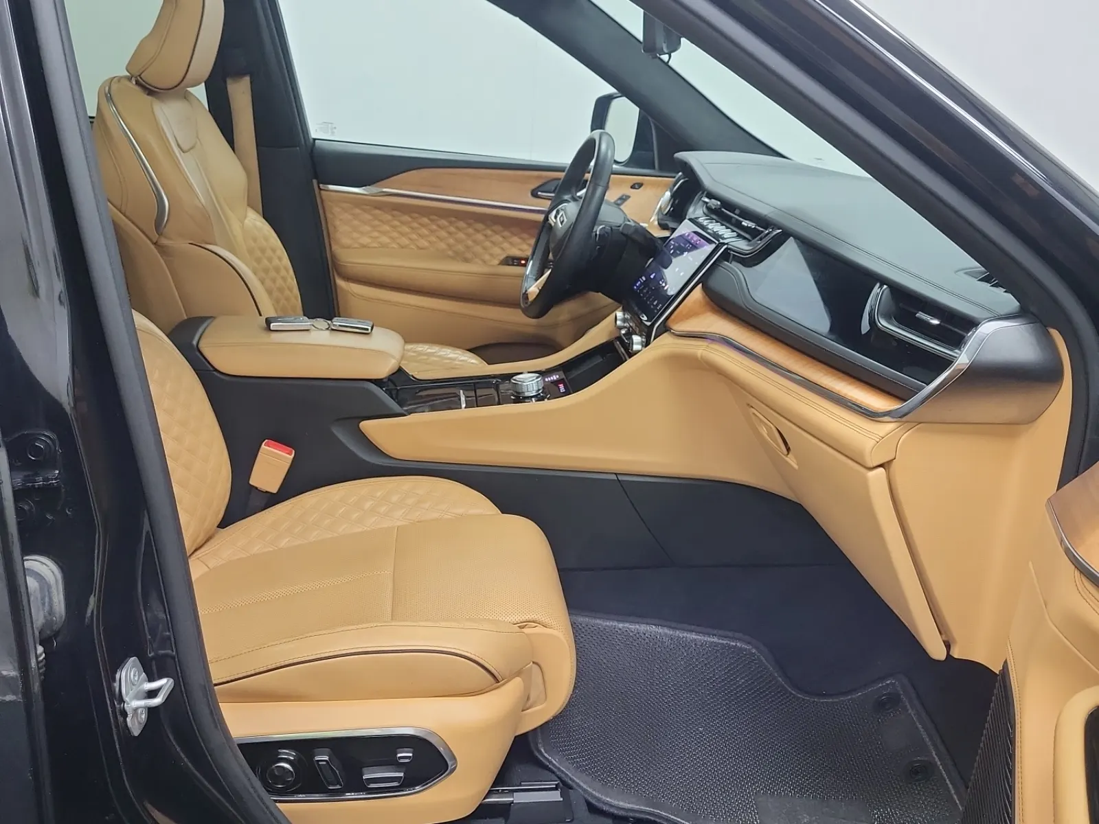 Right Side Interior Photo