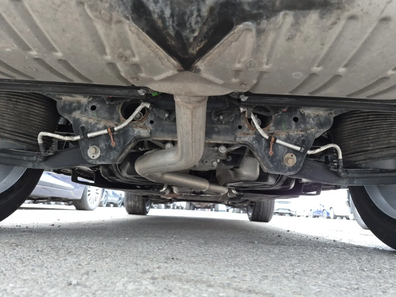 Undercarriage - Rear Photo