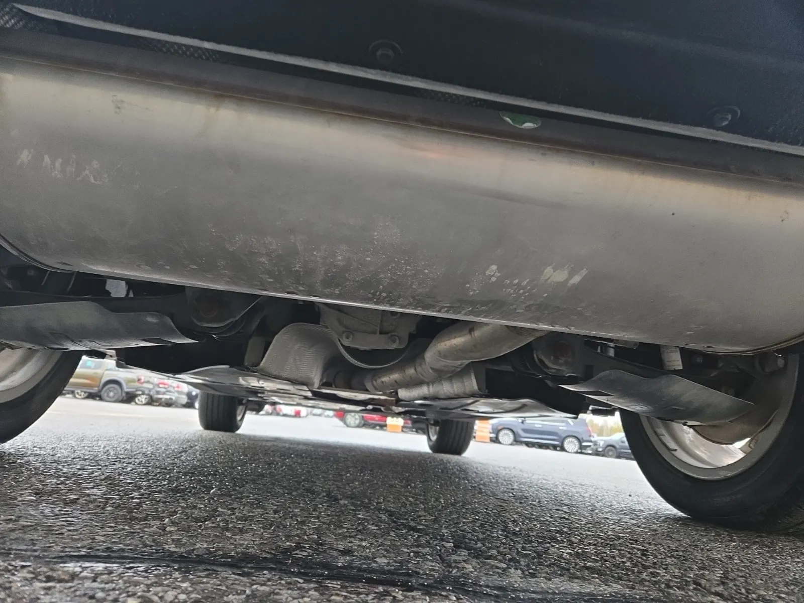 Undercarriage - Rear Photo
