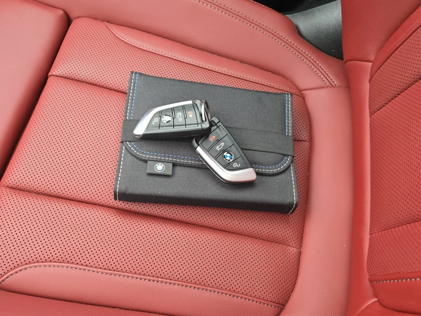 Keys/Fobs/Manual Photo