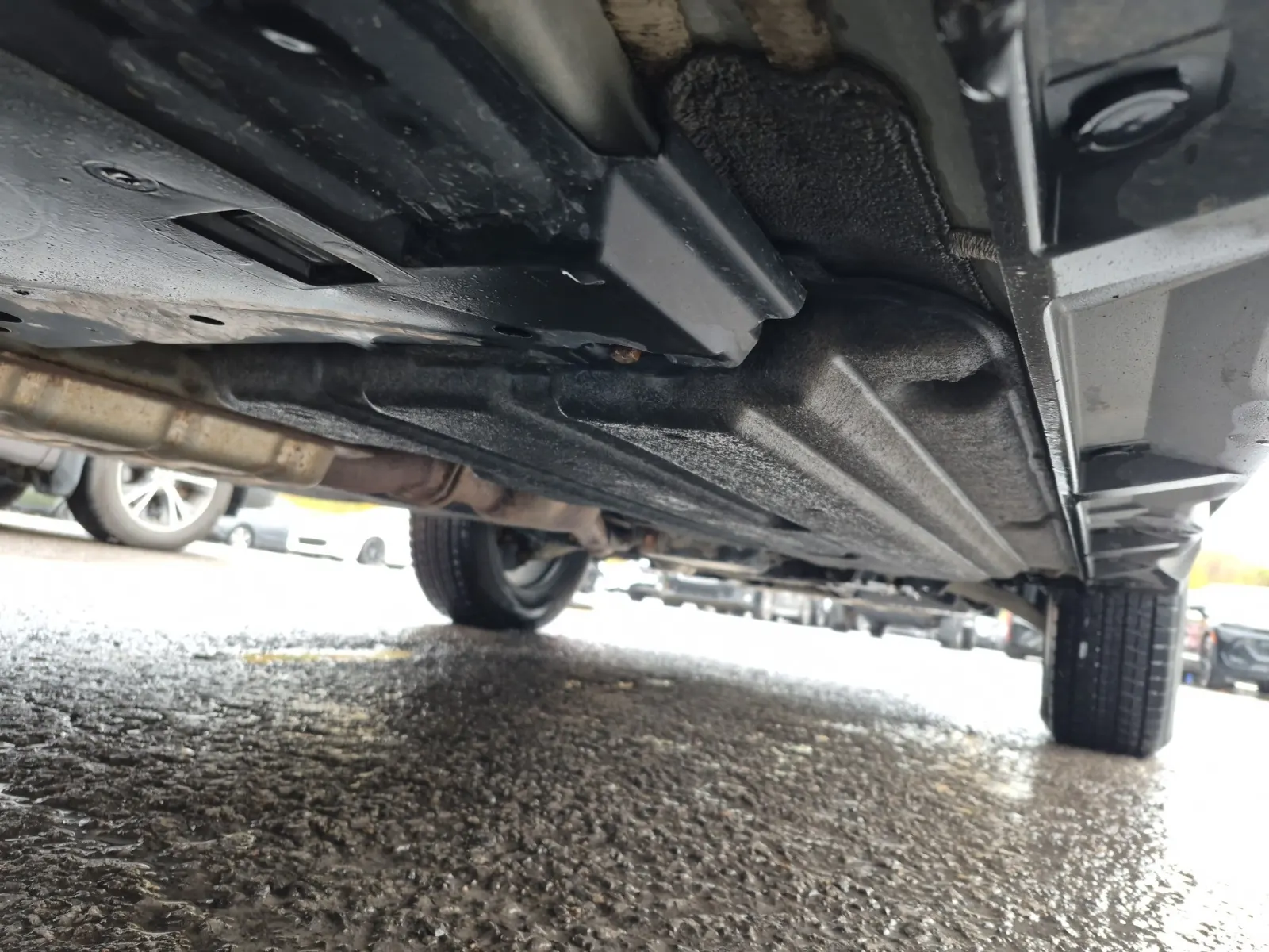 Undercarriage - Passenger Photo