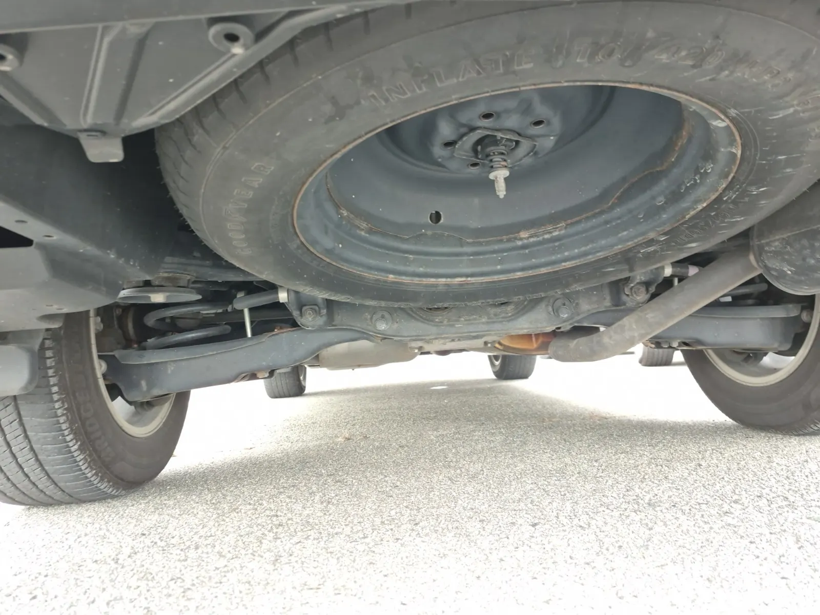 Undercarriage - Rear Photo