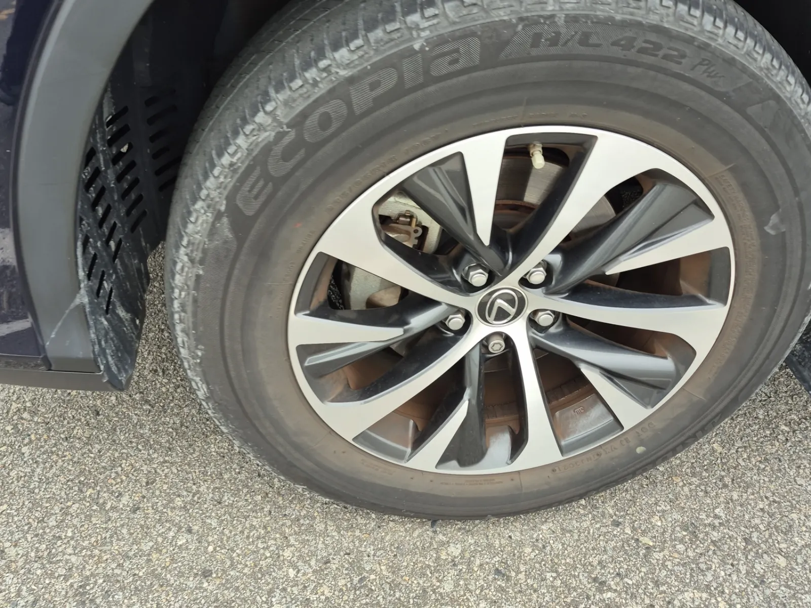 Front driver wheel/tire photo