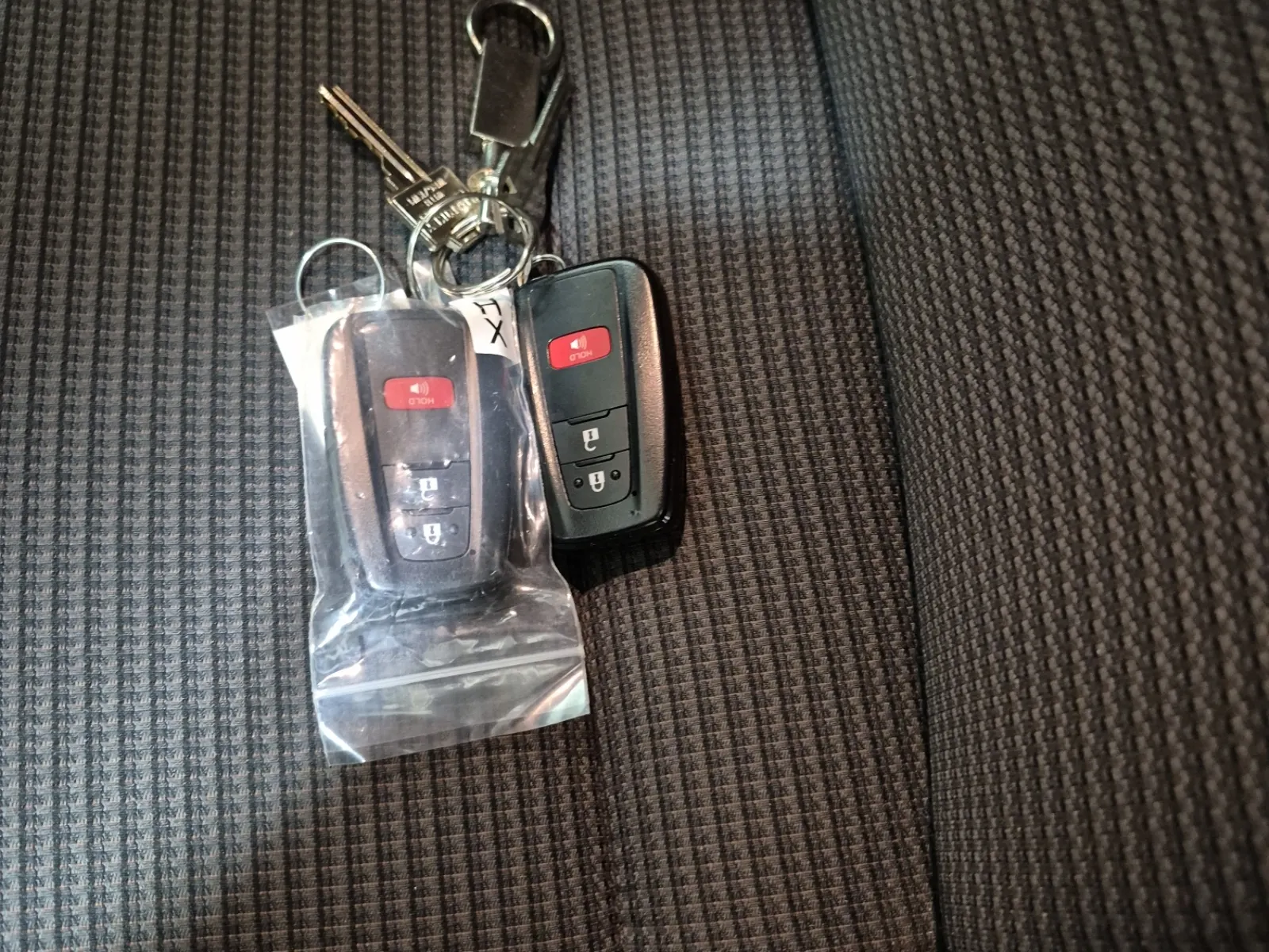 Keys/Fobs/Manual Photo